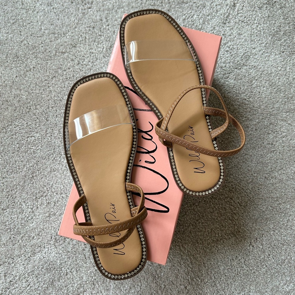 NEW w/box Wild Pair flat sandals!